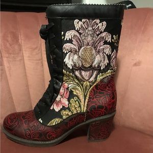 Beautiful L’Artiste by Spring Step boots size 41 that is 9.5 in us.